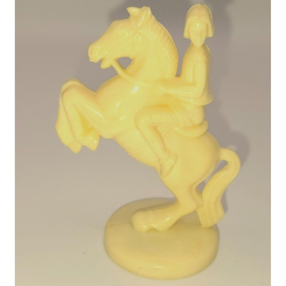 Vintage ROXY Plastic Chess Replacement Piece – White/Cream Knight Rearing Horse